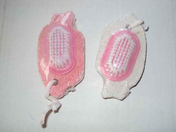 Педикюр. №В014-0014 щітка з каменем з мотузкою 4кол форма "8" (3*4,5*9)см (360) (шт.)